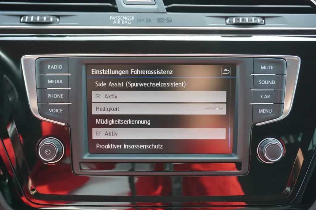 Volkswagen Touran 1.8 Highline Totwinkel ACC AHK Spurhalte 01/2017-photo-28