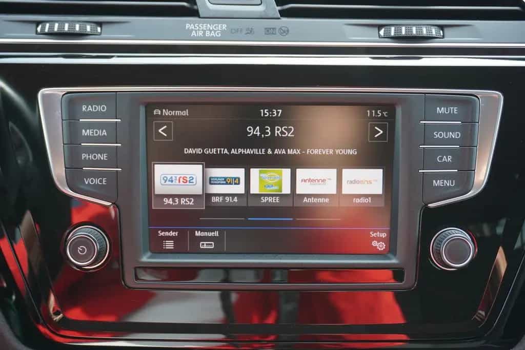 Volkswagen Touran 1.8 Highline Totwinkel ACC AHK Spurhalte 01/2017-photo-29