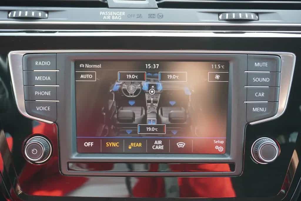 Volkswagen Touran 1.8 Highline Totwinkel ACC AHK Spurhalte 01/2017-photo-31