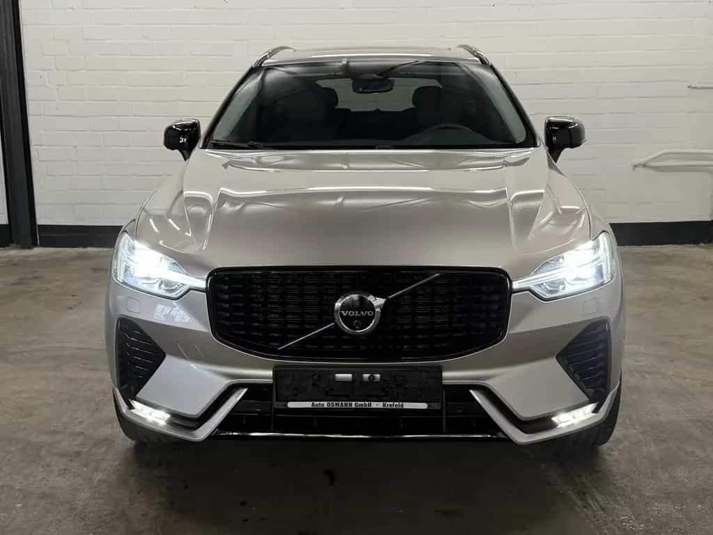 Volvo XC60 B4 B Plus Dark 2WD | AHK | PANO | Key-Go 02/2024-photo-1