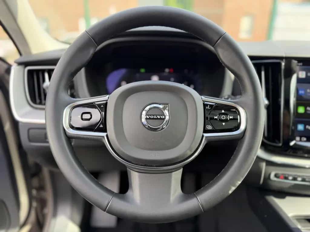 Volvo XC60 B4 B Plus Dark 2WD | AHK | PANO | Key-Go 02/2024-photo-12