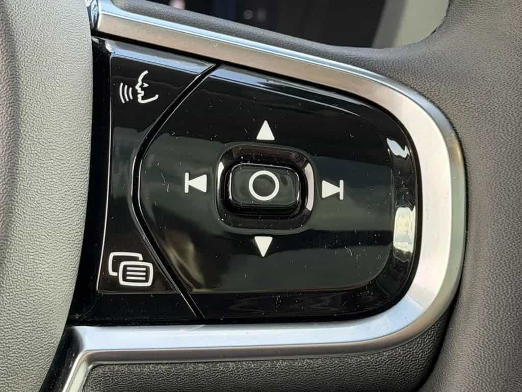 Volvo XC60 B4 B Plus Dark 2WD | AHK | PANO | Key-Go 02/2024-photo-14