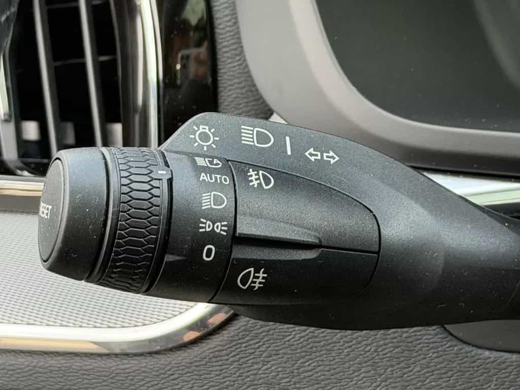 Volvo XC60 B4 B Plus Dark 2WD | AHK | PANO | Key-Go 02/2024-photo-15