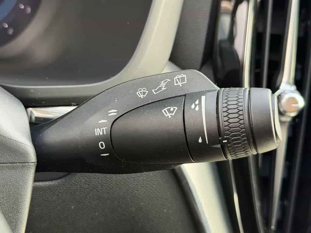 Volvo XC60 B4 B Plus Dark 2WD | AHK | PANO | Key-Go 02/2024-photo-16