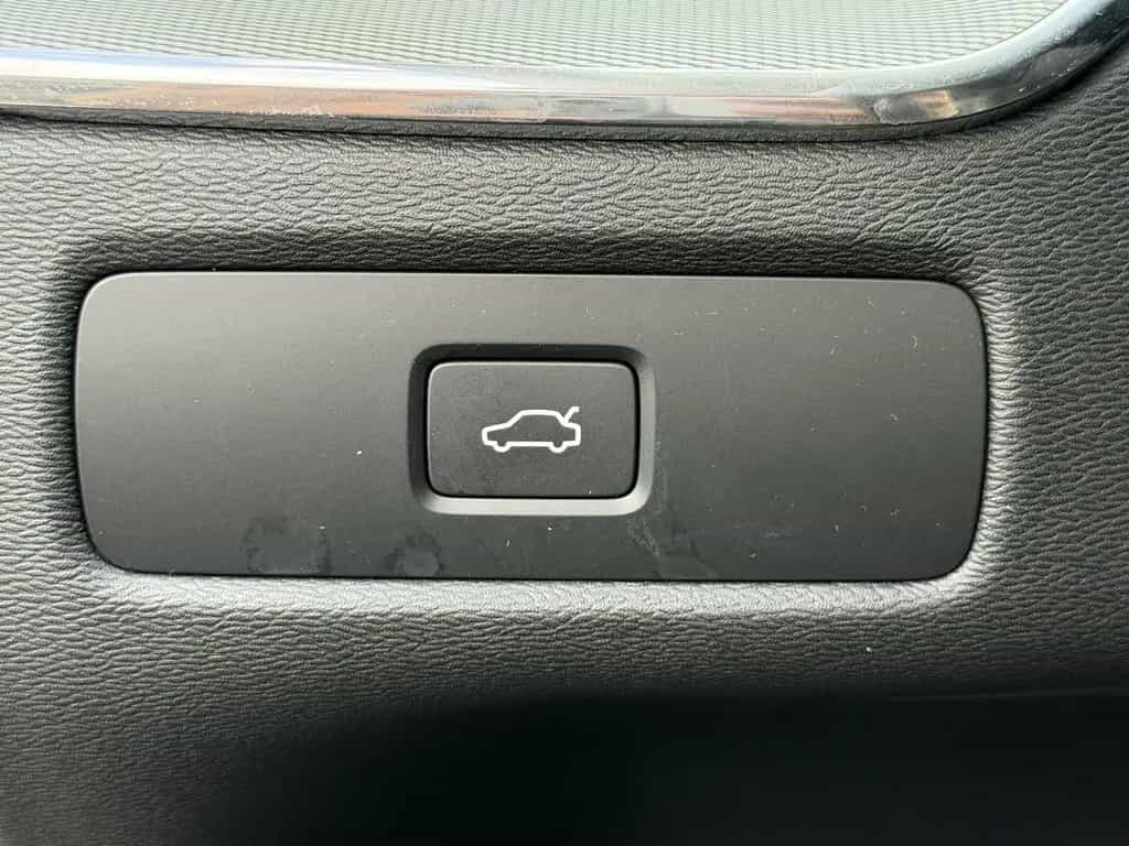 Volvo XC60 B4 B Plus Dark 2WD | AHK | PANO | Key-Go 02/2024-photo-18