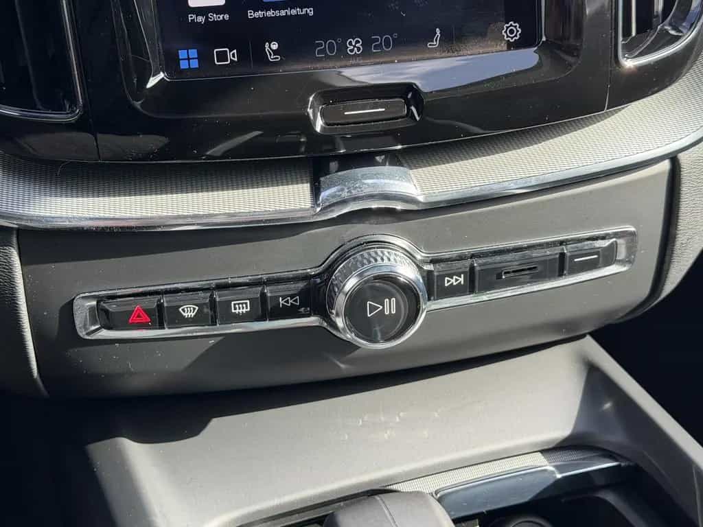 Volvo XC60 B4 B Plus Dark 2WD | AHK | PANO | Key-Go 02/2024-photo-24