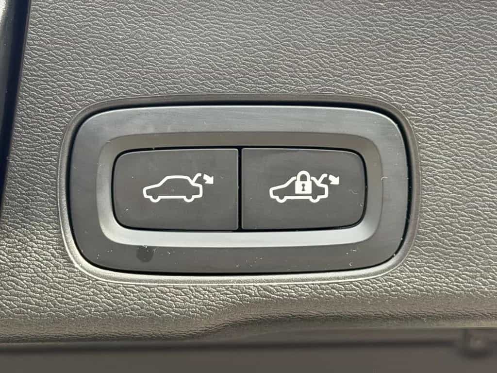 Volvo XC60 B4 B Plus Dark 2WD | AHK | PANO | Key-Go 02/2024-photo-27
