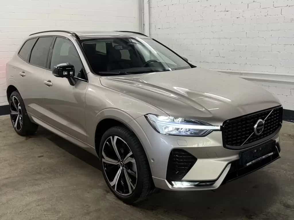Volvo XC60 B4 B Plus Dark 2WD | AHK | PANO | Key-Go 02/2024-photo-3