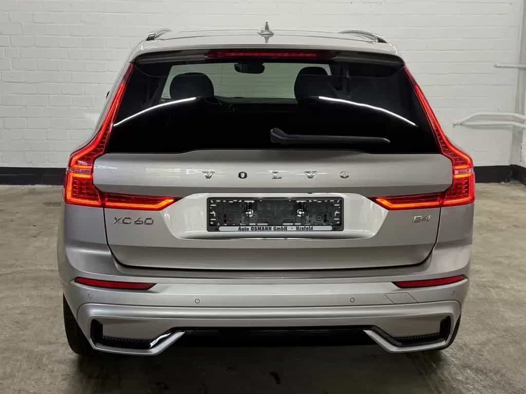 Volvo XC60 B4 B Plus Dark 2WD | AHK | PANO | Key-Go 02/2024-photo-4