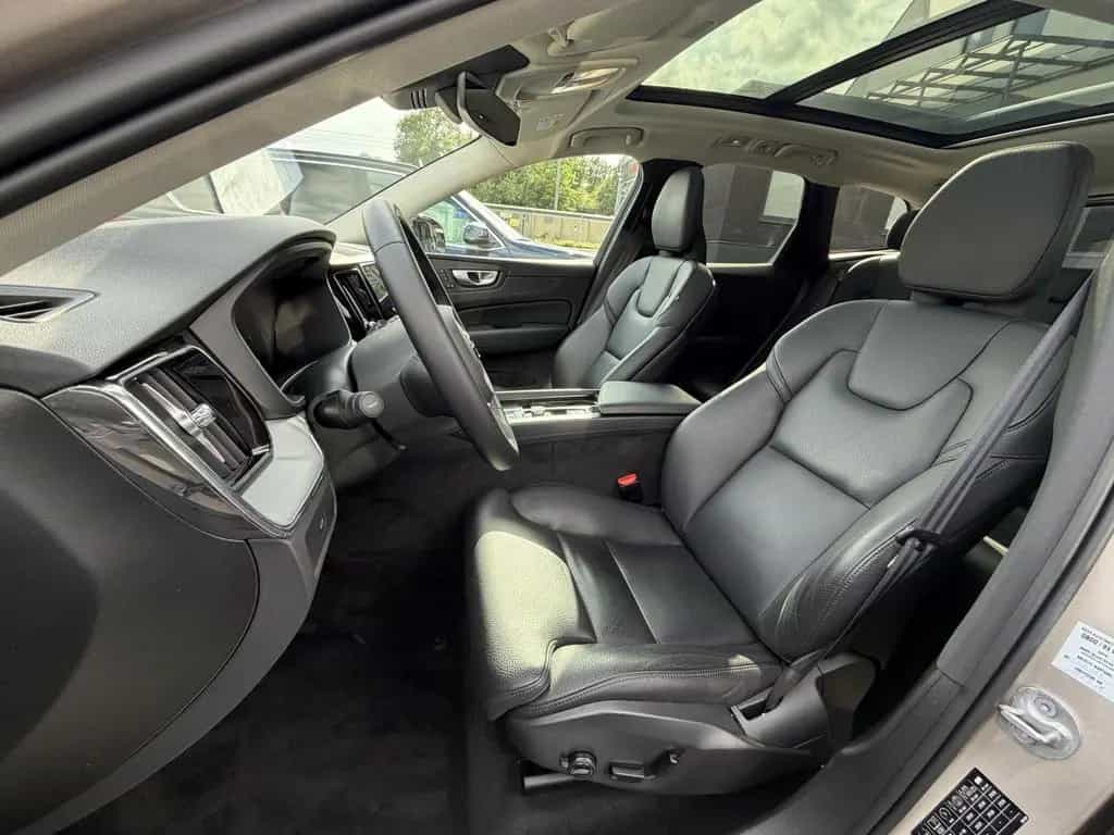 Volvo XC60 B4 B Plus Dark 2WD | AHK | PANO | Key-Go 02/2024-photo-7