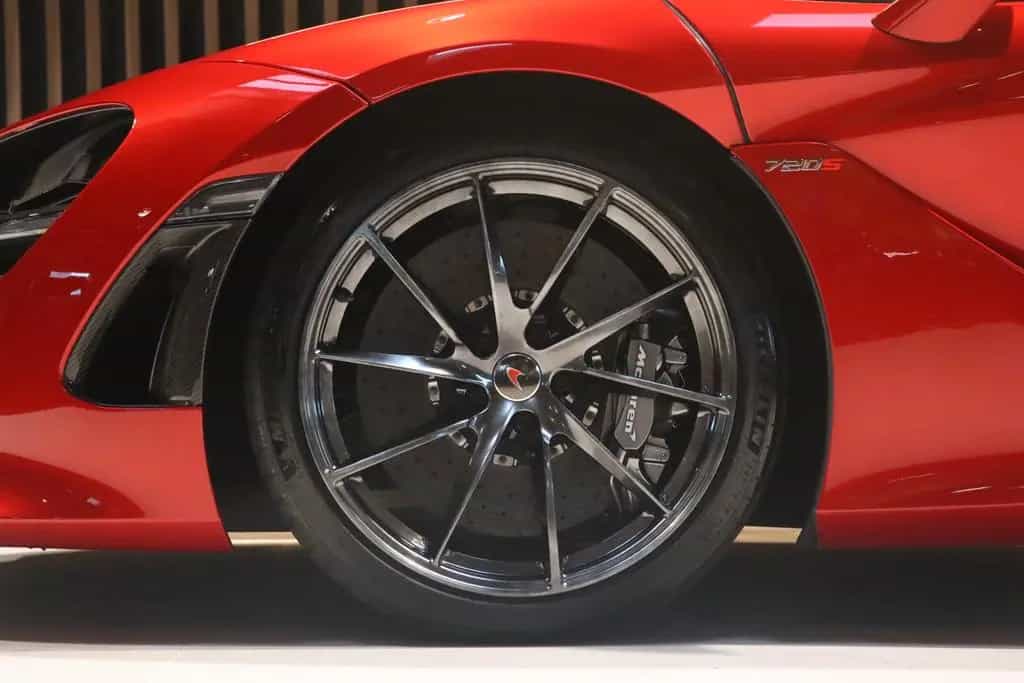 McLaren 720S Performance - Carbon Pack 1,2,3 - Lift -B&W 10/2017-photo-21