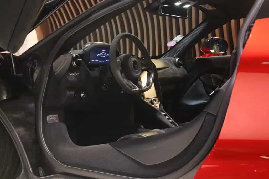 McLaren 720S Performance - Carbon Pack 1,2,3 - Lift -B&W 10/2017-photo-6