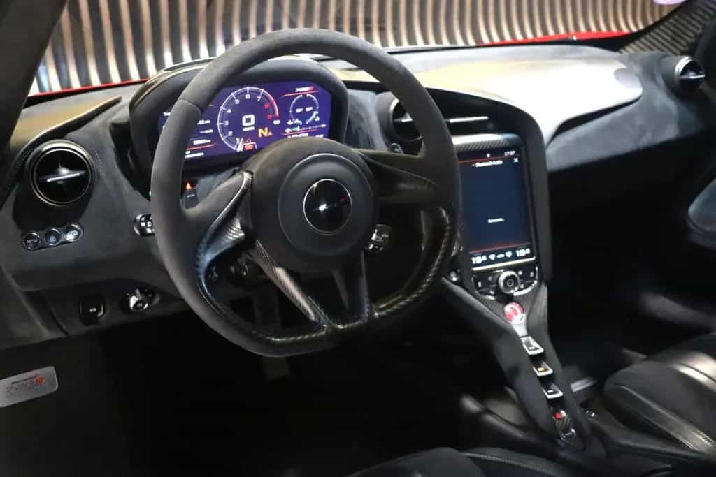 McLaren 720S Performance - Carbon Pack 1,2,3 - Lift -B&W 10/2017-photo-9