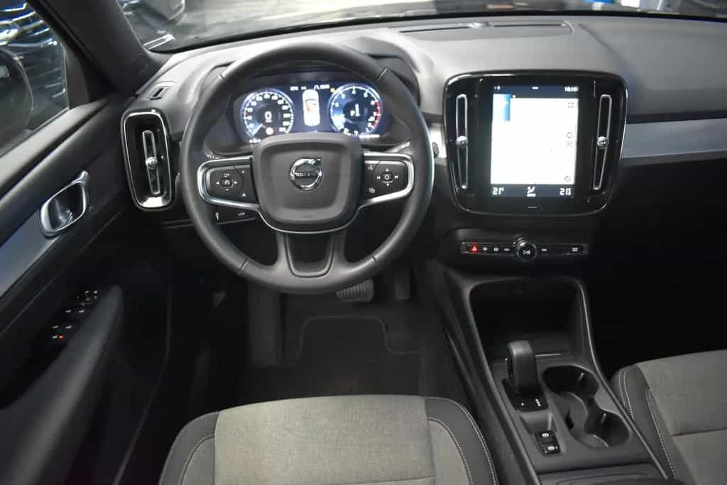 Volvo XC40 Momentum Pro*LED*SHZ*DIGITAL*PDC*ALU* 03/2022-photo-1