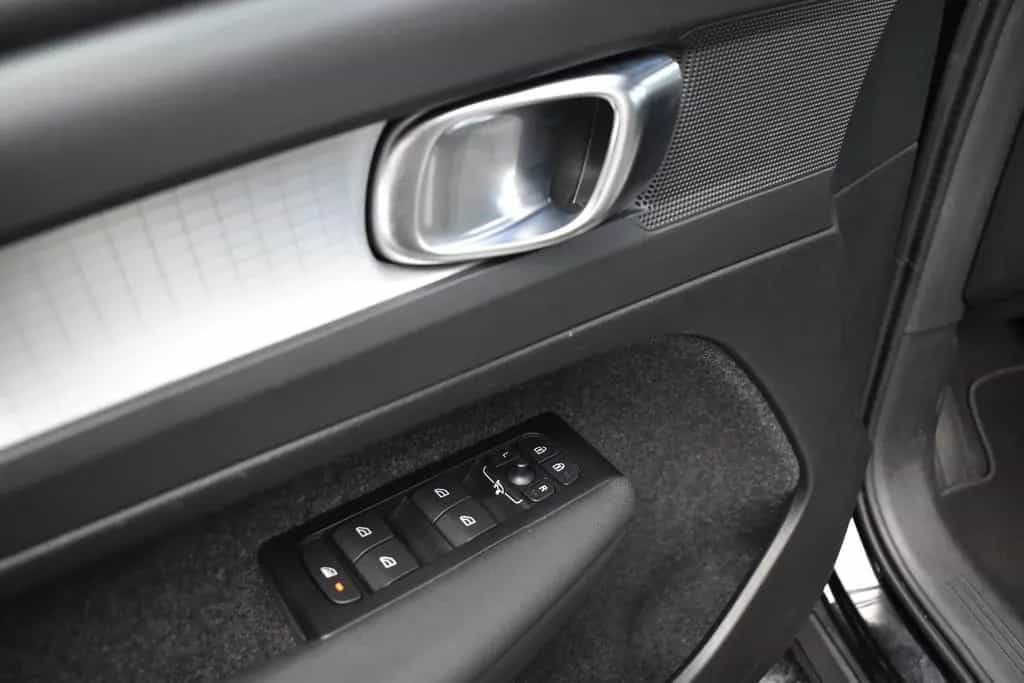 Volvo XC40 Momentum Pro*LED*SHZ*DIGITAL*PDC*ALU* 03/2022-photo-13