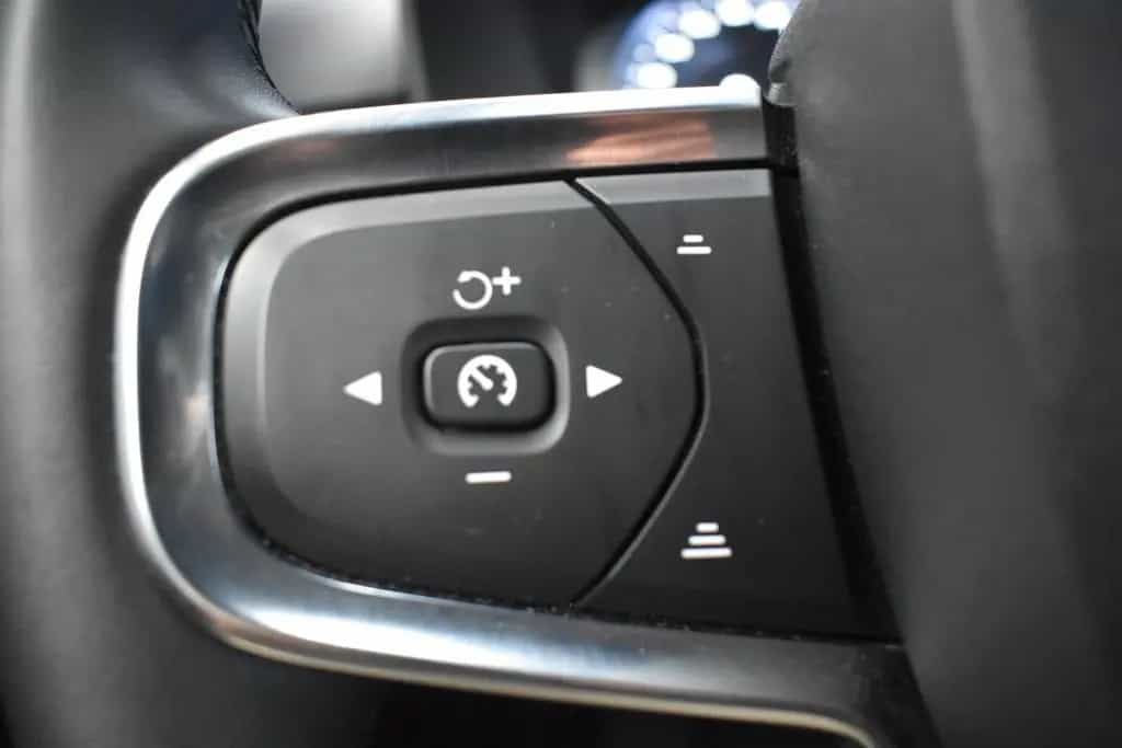 Volvo XC40 Momentum Pro*LED*SHZ*DIGITAL*PDC*ALU* 03/2022-photo-17
