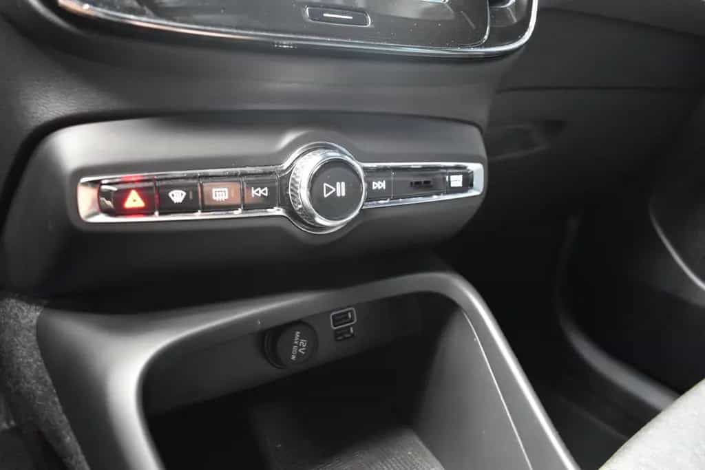 Volvo XC40 Momentum Pro*LED*SHZ*DIGITAL*PDC*ALU* 03/2022-photo-19