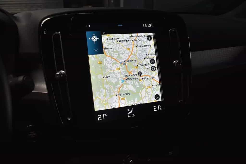 Volvo XC40 Momentum Pro*LED*SHZ*DIGITAL*PDC*ALU* 03/2022-photo-2