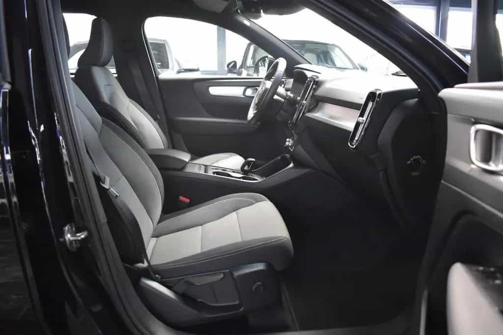 Volvo XC40 Momentum Pro*LED*SHZ*DIGITAL*PDC*ALU* 03/2022-photo-4