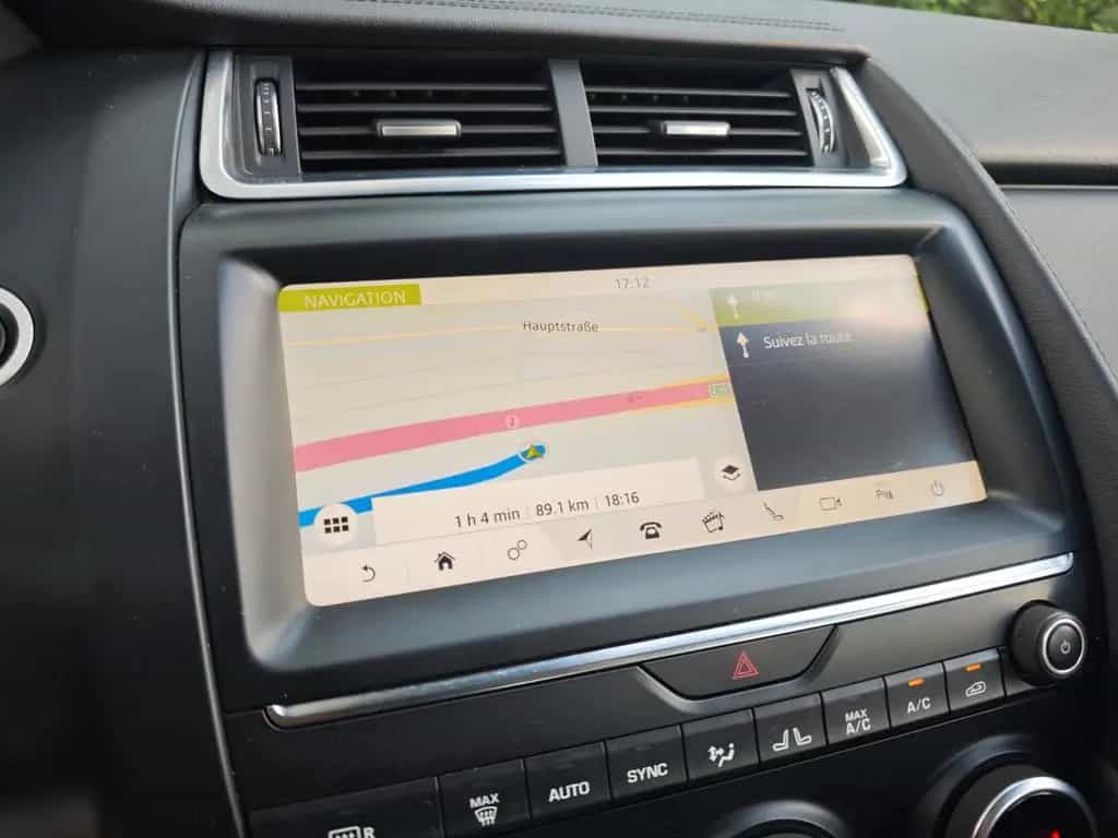 Jaguar E-Pace AWD*NAVI*KAMERA*SITZHEIZUNG*VOLL-LED* 03/2019-photo-23