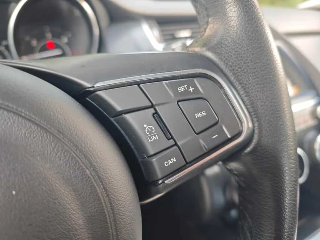 Jaguar E-Pace AWD*NAVI*KAMERA*SITZHEIZUNG*VOLL-LED* 03/2019-photo-24