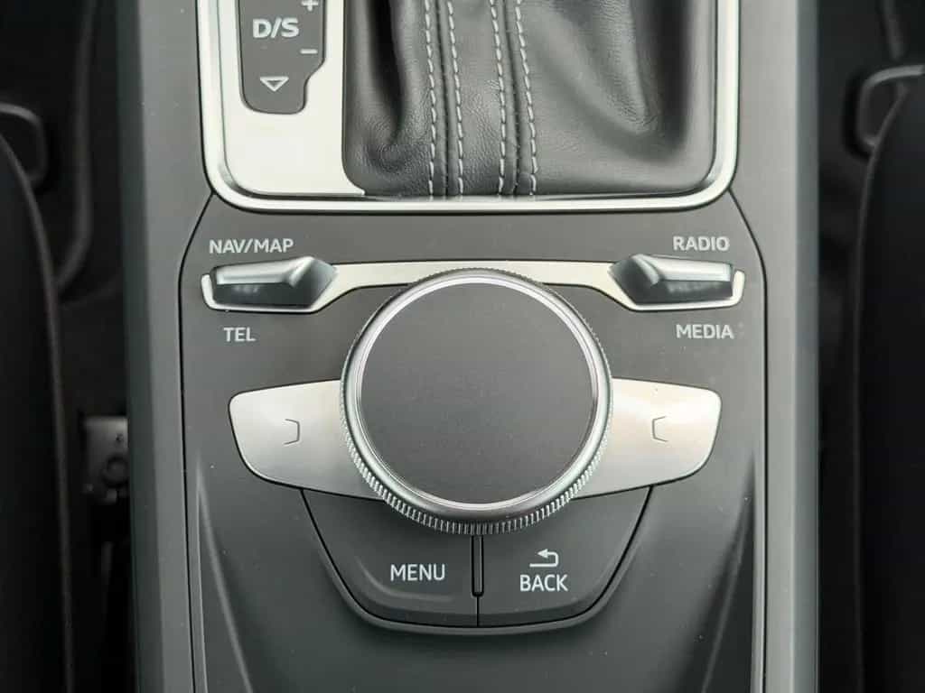 Audi Q2 S-Line LED Virtual Pano Bang&Olufsen RüKamera 07/2018-photo-24