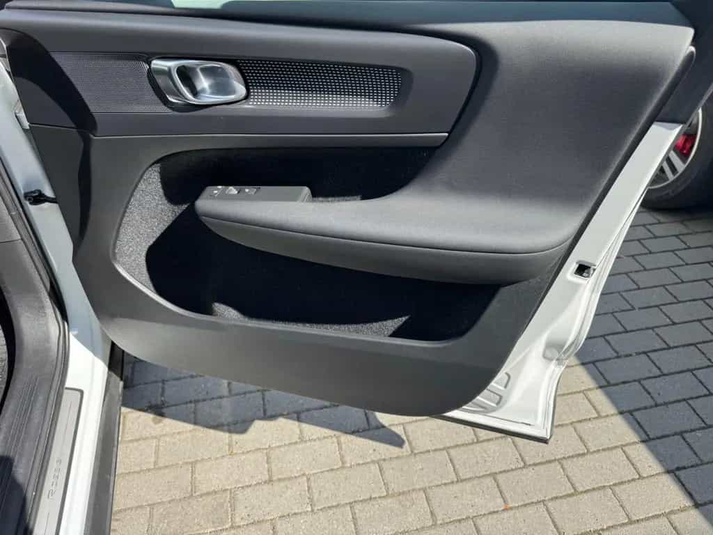 Volvo XC40 XC 40 R Design AWD PANO-STANDH.20Zoll 05/2020-photo-18