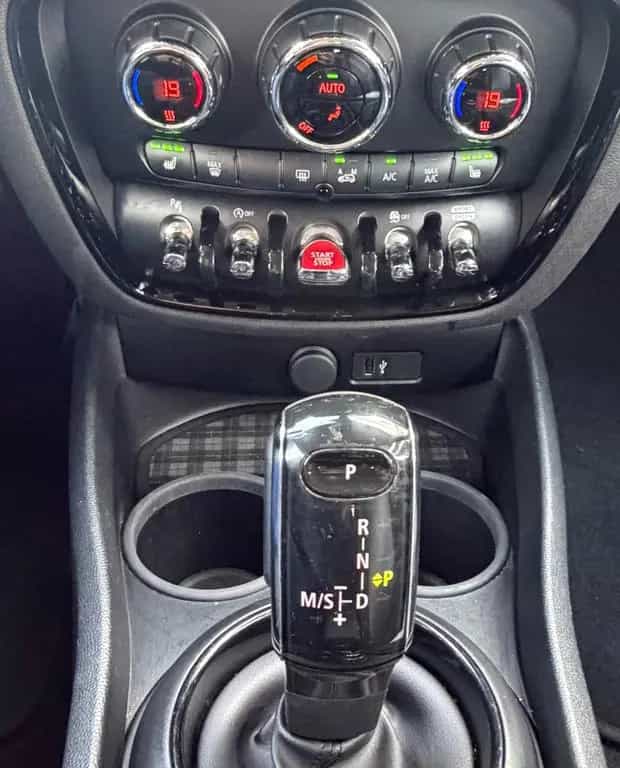 MINI Cooper D Clubman ClubmanAutom-PDC-NAVI-SZH-AppleCarPlay-Unfallfre 06/2019-photo-22