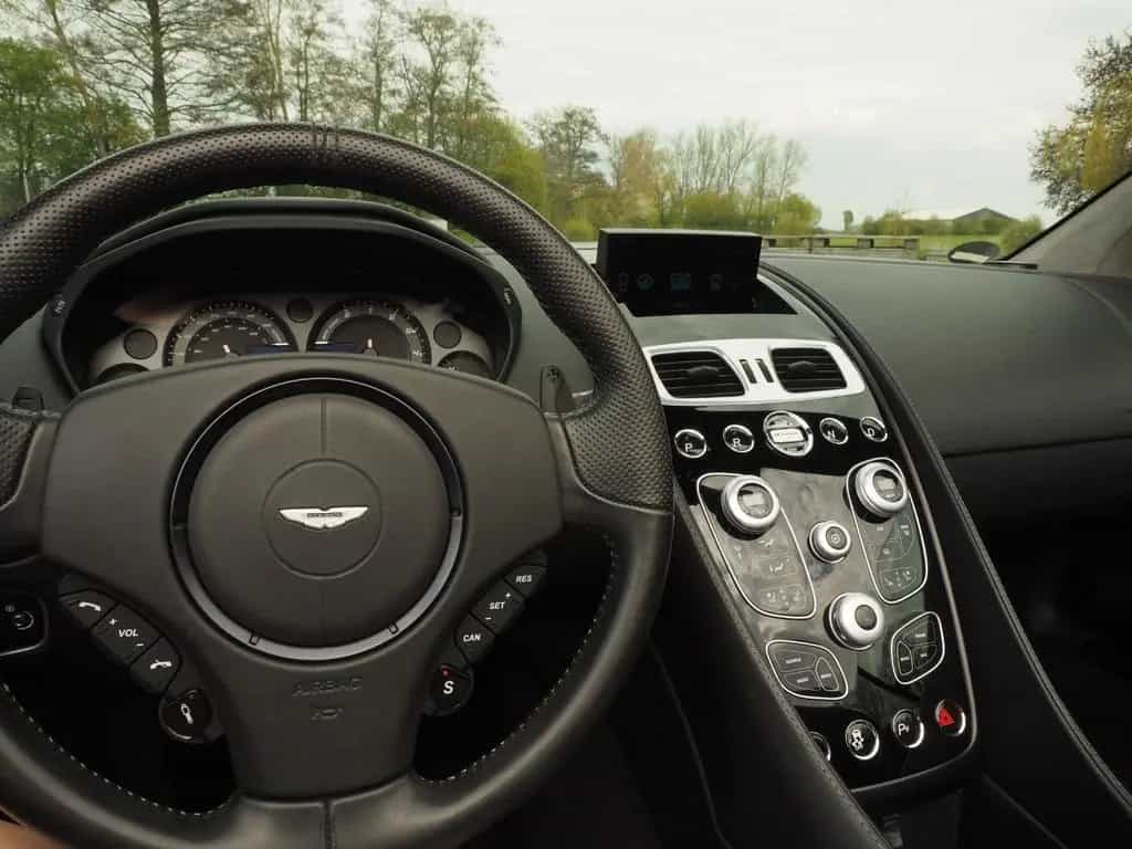 Aston Martin Vanquish Volante BRD TT3 8Spd, B&O, Carbon, MwSt 06/2015-photo-9