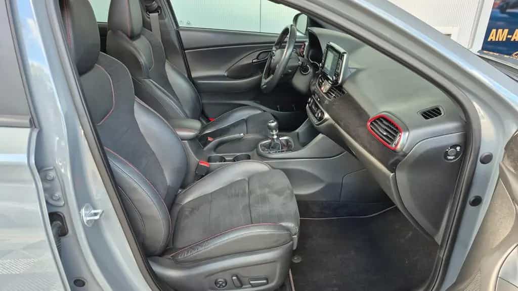 Hyundai i30 Fastback N Performance*PANO*NAVI*LED*2.HAND* 04/2019-photo-17