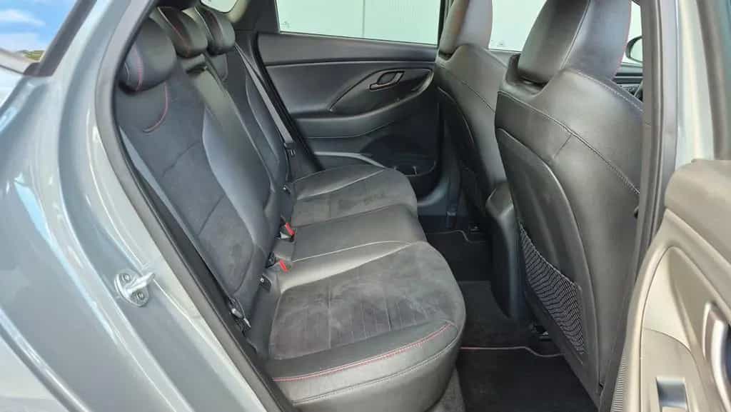 Hyundai i30 Fastback N Performance*PANO*NAVI*LED*2.HAND* 04/2019-photo-18