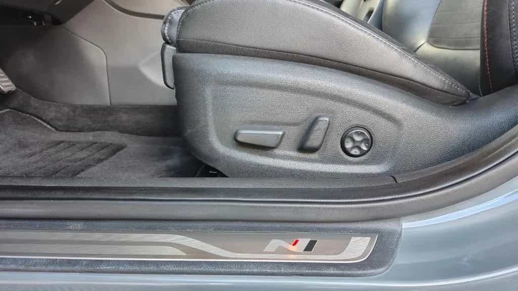 Hyundai i30 Fastback N Performance*PANO*NAVI*LED*2.HAND* 04/2019-photo-23