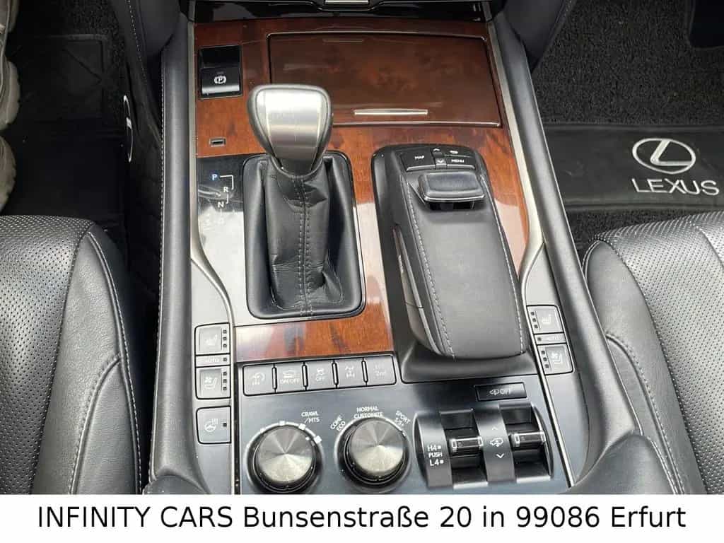 Lexus LX 570 01/2018-photo-34