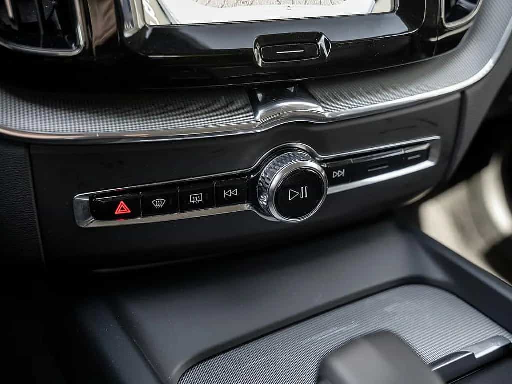 Volvo XC60 B4 Plus Dark 03/2024-photo-11