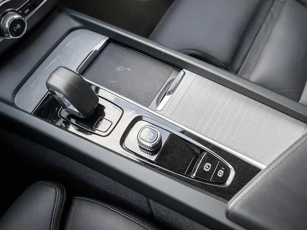 Volvo XC60 B4 Plus Dark 03/2024-photo-12