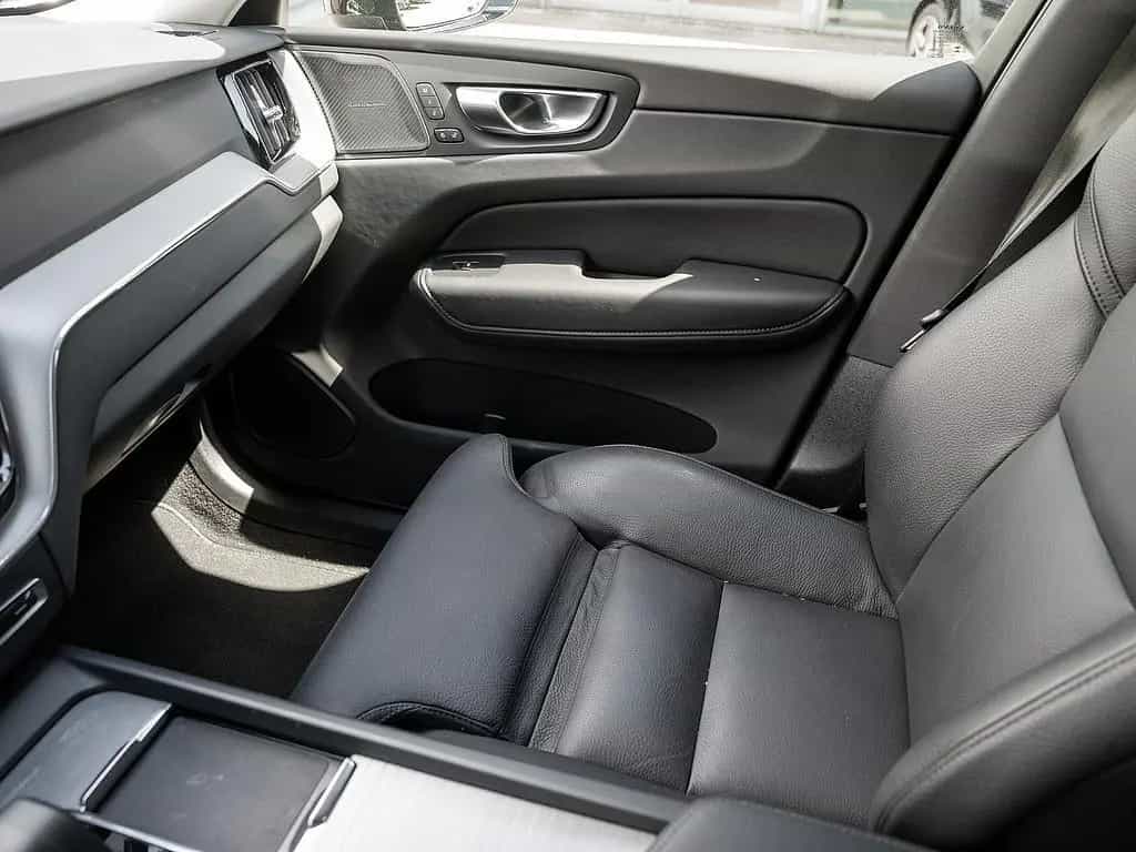 Volvo XC60 B4 Plus Dark 03/2024-photo-15