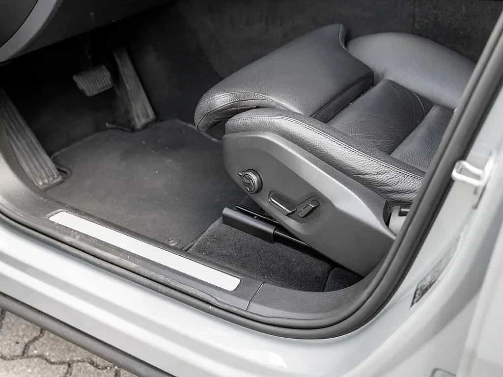 Volvo XC60 B4 Plus Dark 03/2024-photo-20