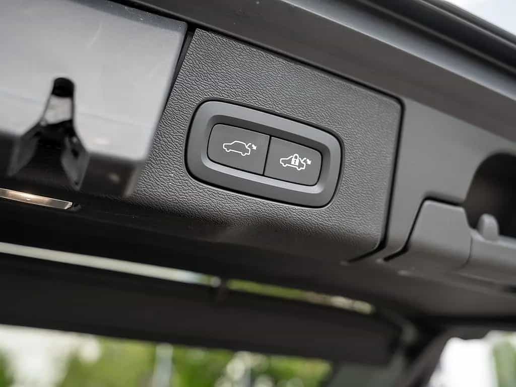 Volvo XC60 B4 Plus Dark 03/2024-photo-23