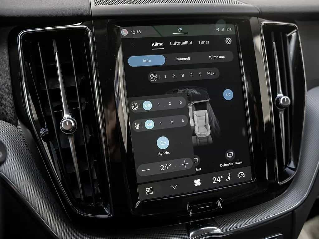 Volvo XC60 B4 Plus Dark 03/2024-photo-7