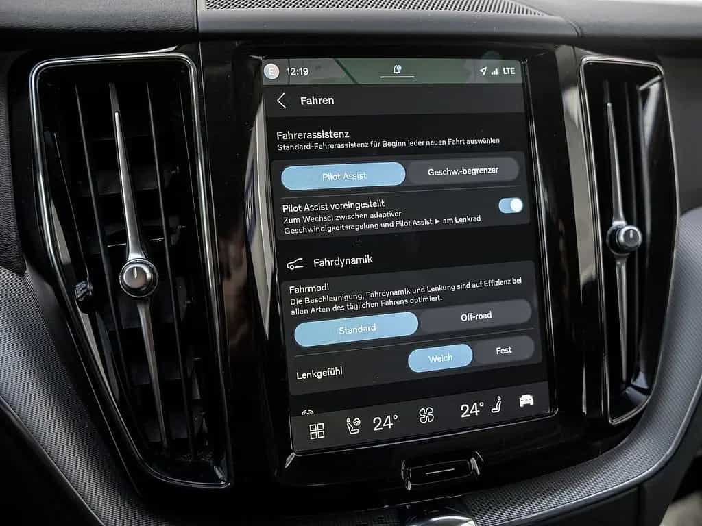 Volvo XC60 B4 Plus Dark 03/2024-photo-8
