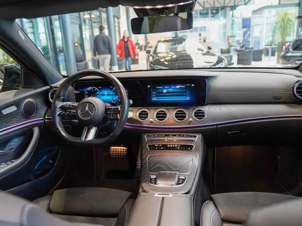 Mercedes-Benz E-Class d T AMG Line Schiebedach AHK Kamera Totwin 11/2021-photo-14
