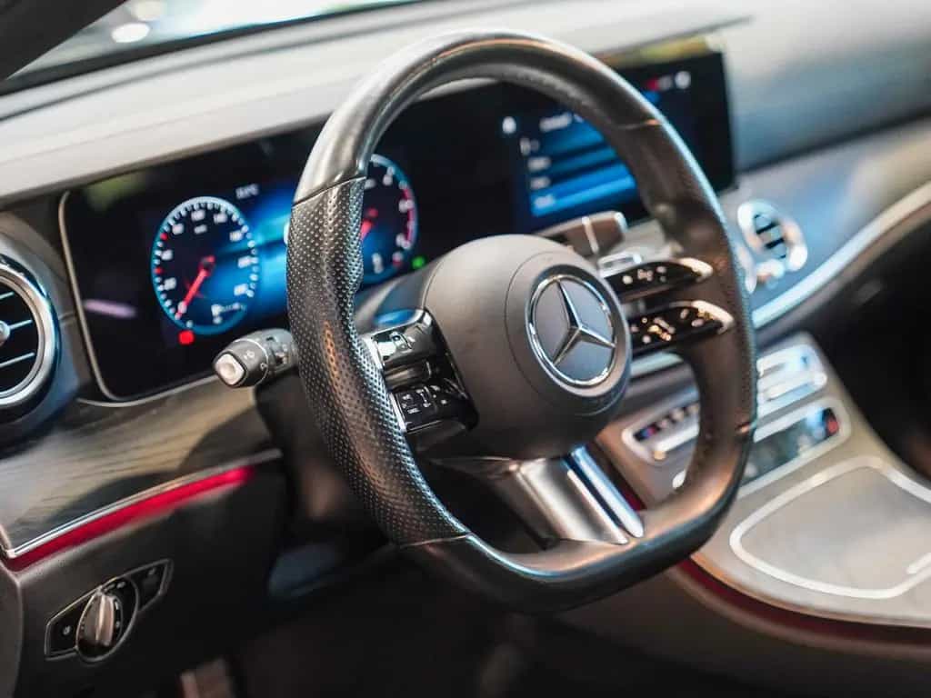 Mercedes-Benz E-Class d T AMG Line Schiebedach AHK Kamera Totwin 11/2021-photo-17