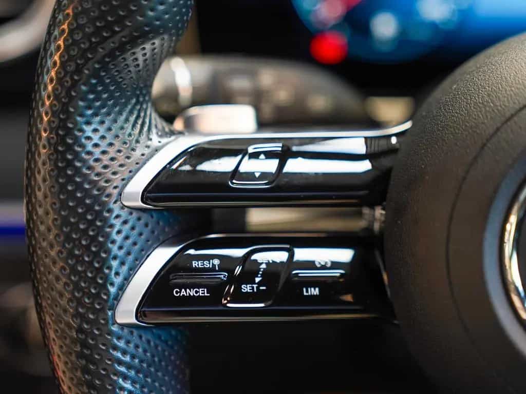 Mercedes-Benz E-Class d T AMG Line Schiebedach AHK Kamera Totwin 11/2021-photo-18