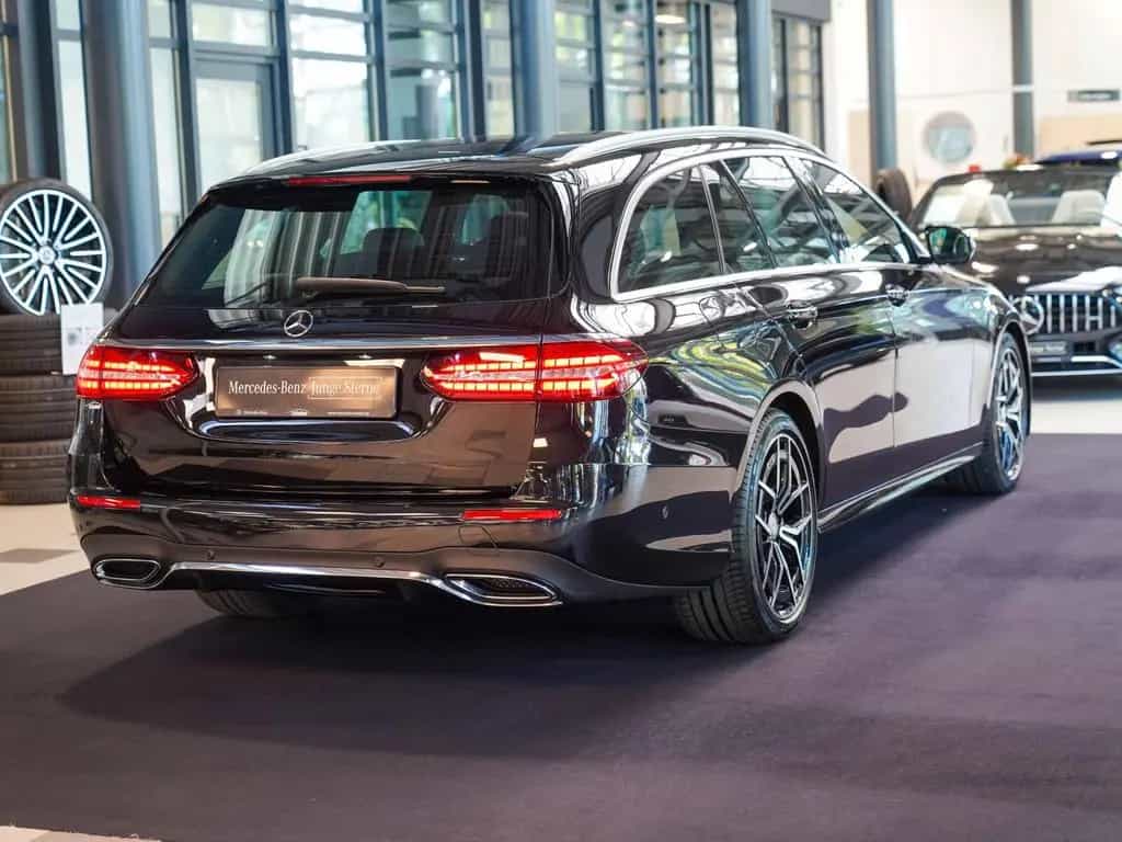 Mercedes-Benz E-Class d T AMG Line Schiebedach AHK Kamera Totwin 11/2021-photo-2