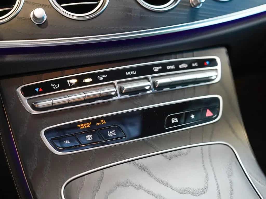 Mercedes-Benz E-Class d T AMG Line Schiebedach AHK Kamera Totwin 11/2021-photo-24
