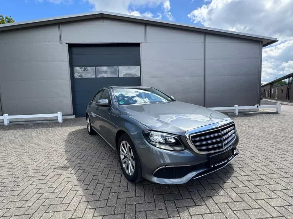 Mercedes-Benz E 200 E Limousine 2.0 CGI 360KAERA+NAVI+SHZ 07/2016-photo-1