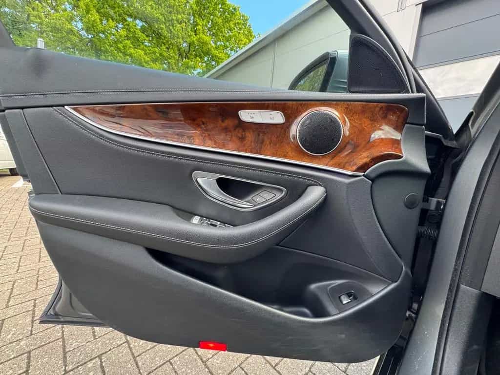 Mercedes-Benz E 200 E Limousine 2.0 CGI 360KAERA+NAVI+SHZ 07/2016-photo-25