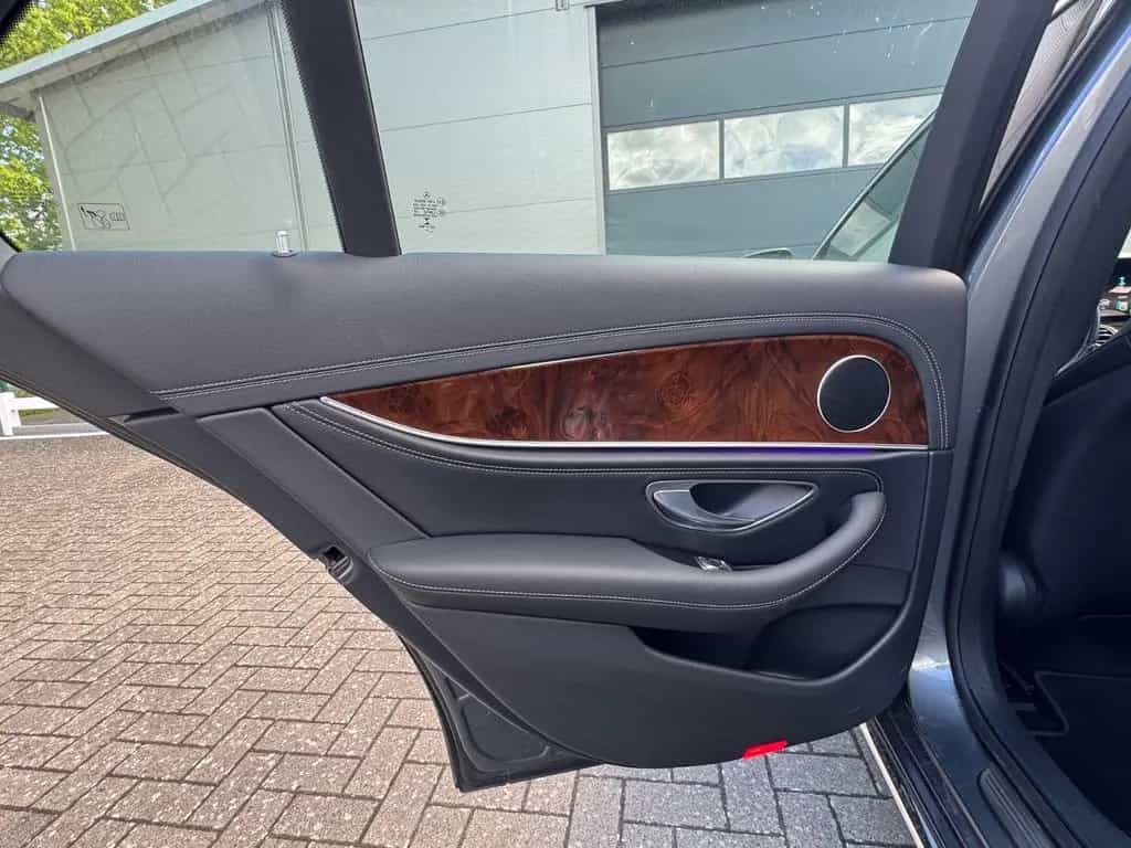 Mercedes-Benz E 200 E Limousine 2.0 CGI 360KAERA+NAVI+SHZ 07/2016-photo-26