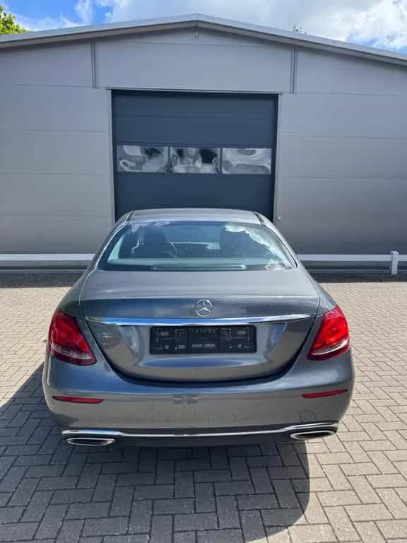 Mercedes-Benz E 200 E Limousine 2.0 CGI 360KAERA+NAVI+SHZ 07/2016-photo-3