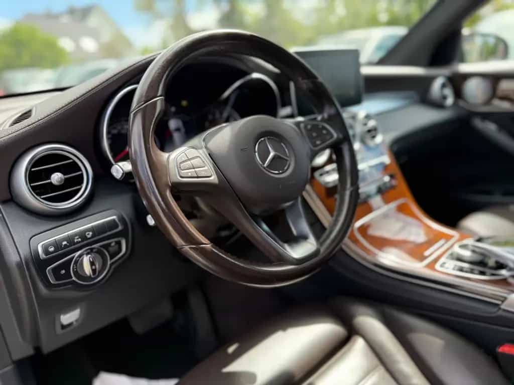 Mercedes-Benz GLC 300 GLC300 4MATIC*AMG-LINE*PANO*DISTRO*360KAMERA*ILS 05/2018-photo-31